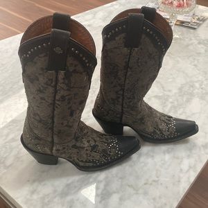 Size 6.5 super cute cowboy boots